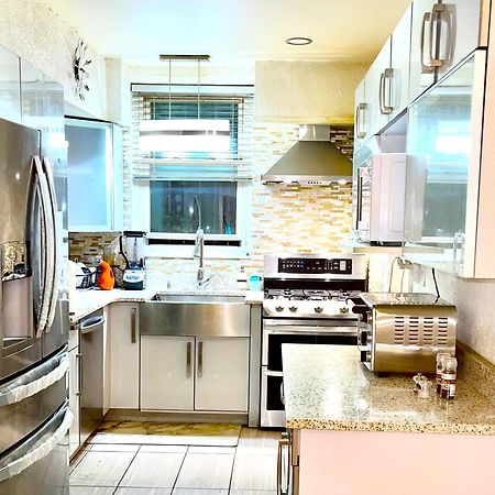 Lga Airport 3 Mins, 3 Bedroom Duplex House, Parking And Private Backyard, 9Mins Subway! نيو يورك المظهر الخارجي الصورة