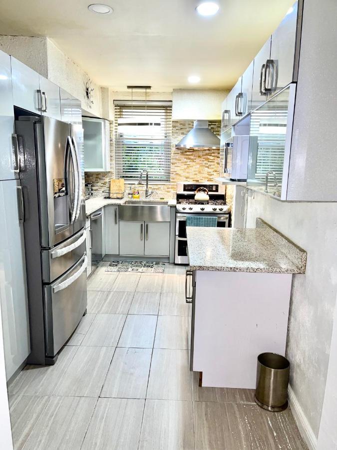Lga Airport 3 Mins, 3 Bedroom Duplex House, Parking And Private Backyard, 9Mins Subway! نيو يورك المظهر الخارجي الصورة