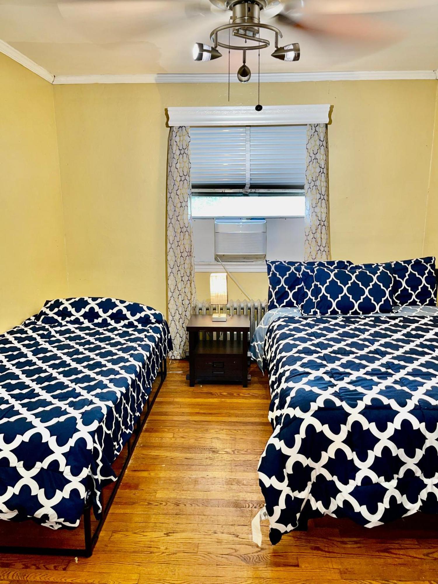 Lga Airport 3 Mins, 3 Bedroom Duplex House, Parking And Private Backyard, 9Mins Subway! نيو يورك المظهر الخارجي الصورة